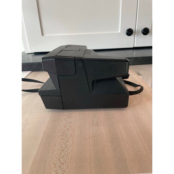 Polaroid OneStep 600 Black Instant Camera - Picture 3 of 10